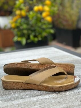 Jimmy Choo Tan Patent/Shiny Leather Sandals Flip Flops 40/9.5-10